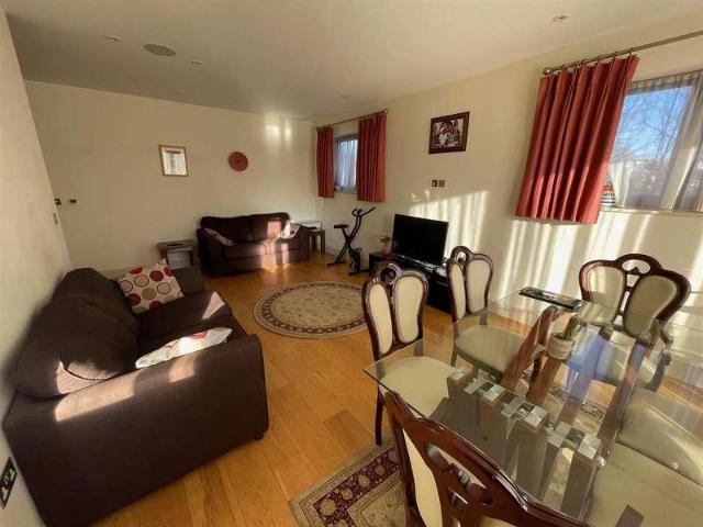 3 bed flat for sale