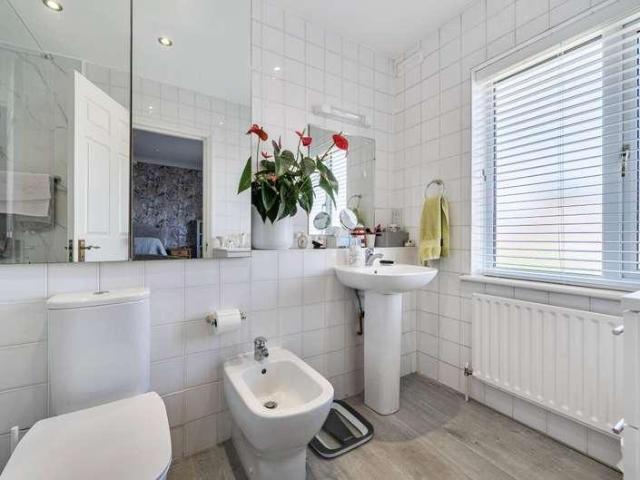 3 bed flat for sale