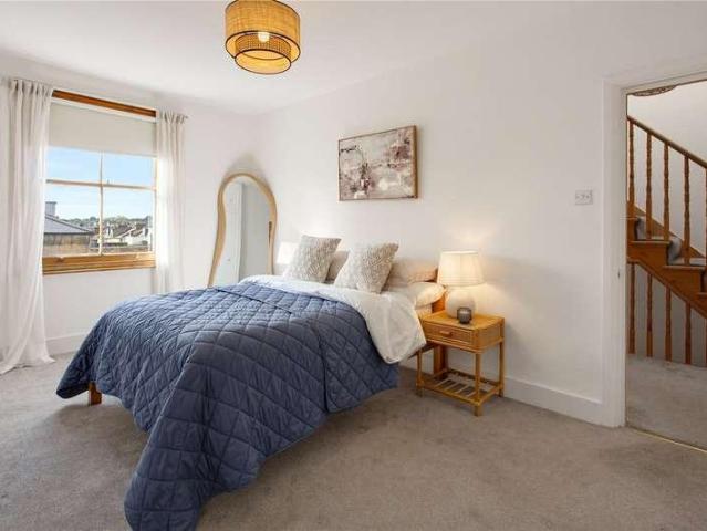 3 bed flat for sale