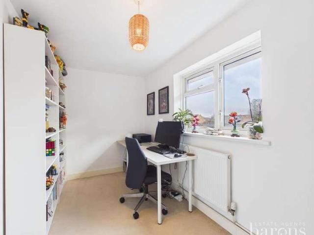 3 bed flat for sale