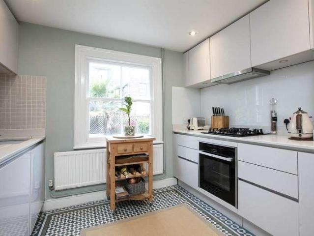 3 bed flat for sale