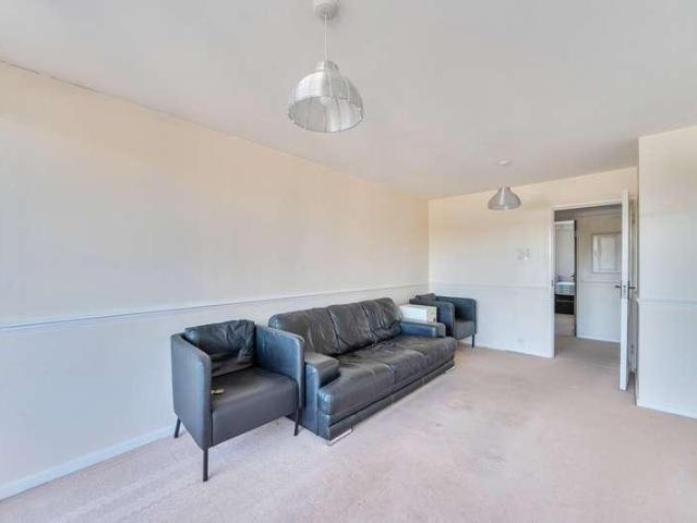 3 bed flat for sale