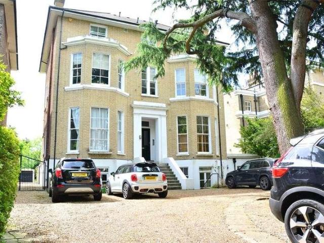 3 bed flat for sale