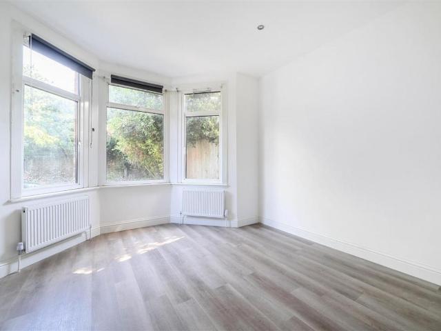3 bed flat for sale