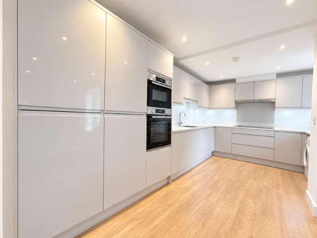 3 bed flat for sale