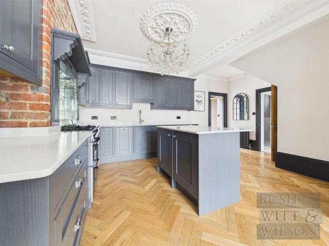 3 bed flat for sale