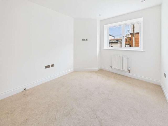 3 bed flat for sale