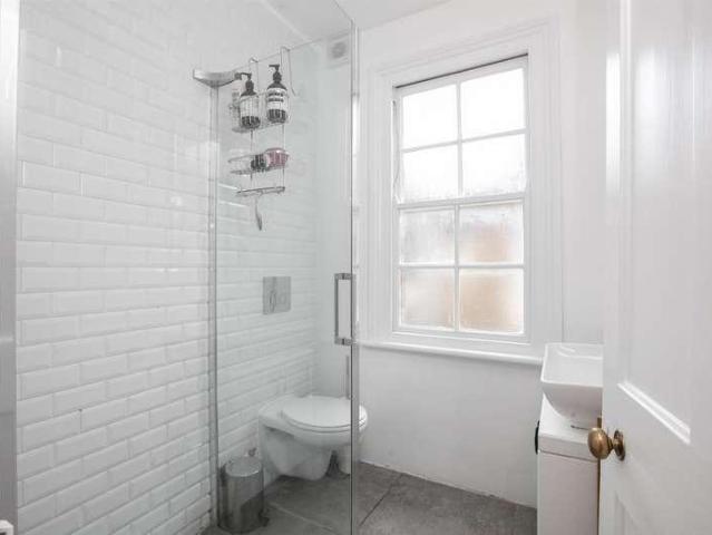 3 bed flat for sale