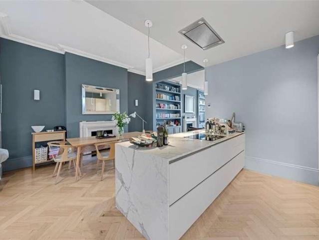 3 bed flat for sale