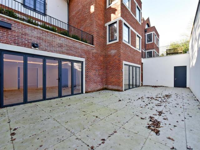 3 bed flat for sale
