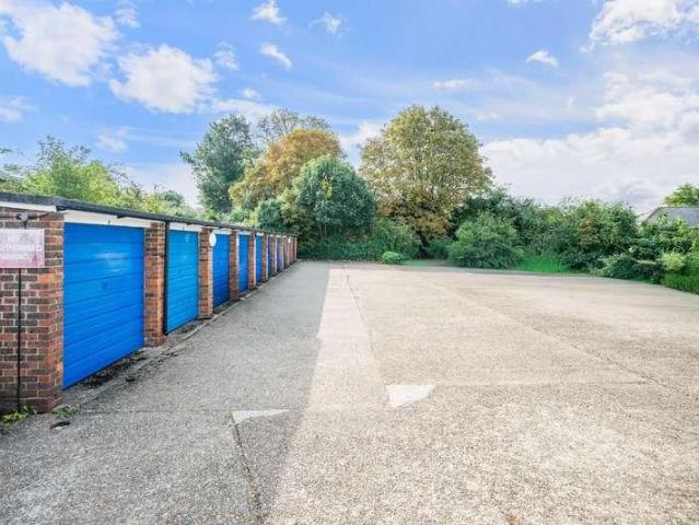 3 bed flat for sale