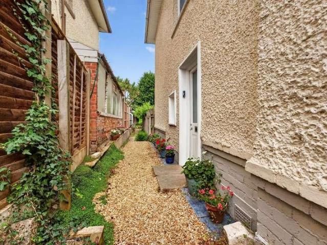 3 bed flat for sale