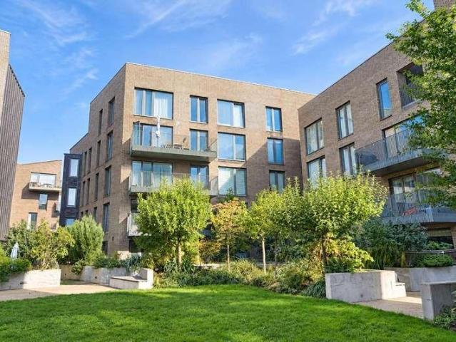 3 bed flat for sale