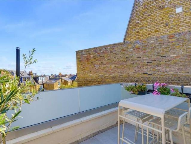 3 bed flat for sale