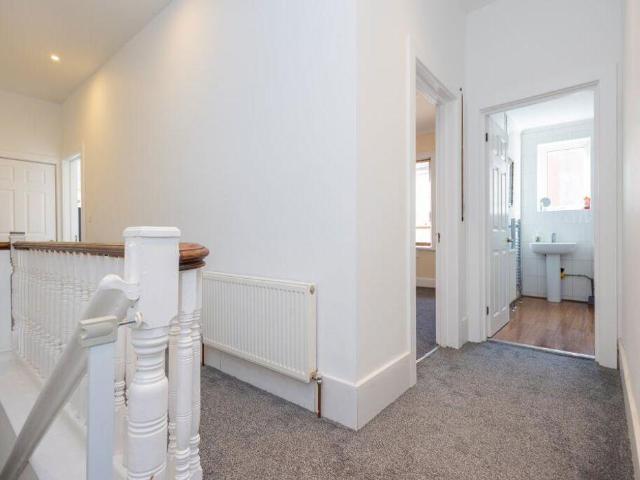 3 bed flat for sale