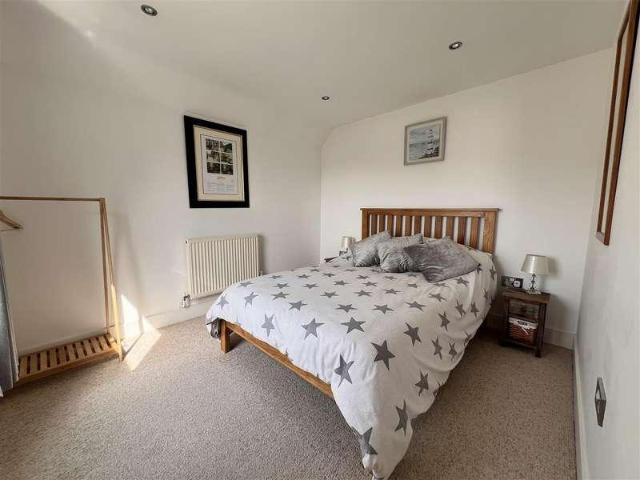 3 bed flat for sale