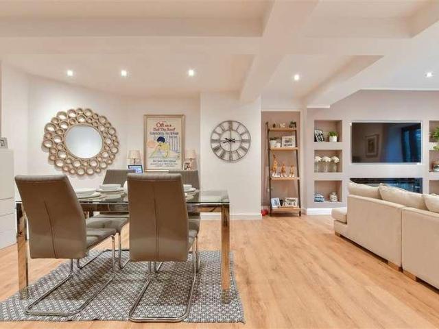 3 bed flat for sale