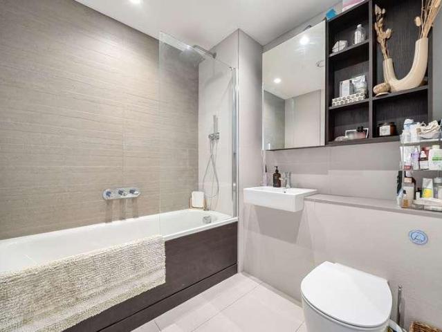 3 bed flat for sale
