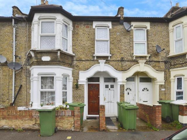 3 bed flat for sale