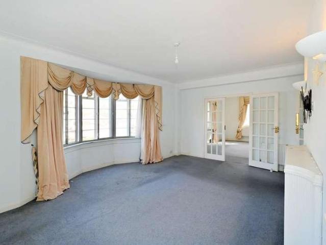3 bed flat for sale