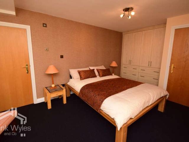 3 bed flat for sale