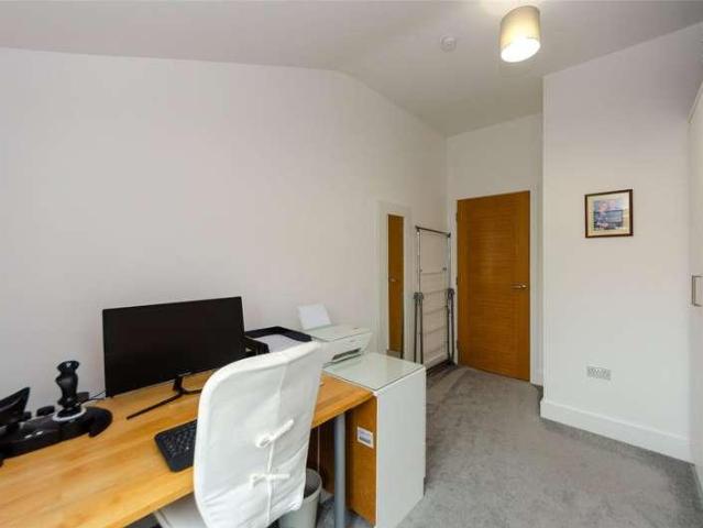 3 bed flat for sale