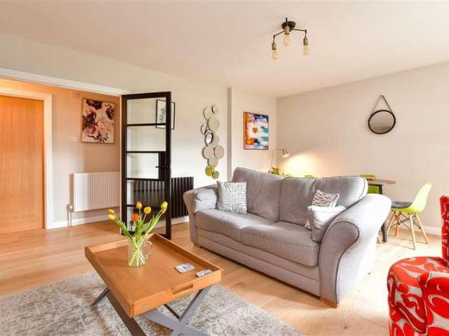 3 bed flat for sale
