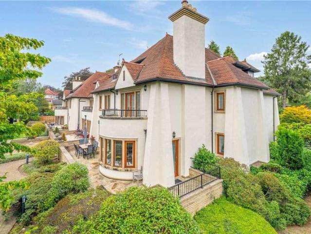 3 bed flat for sale
