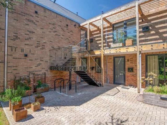 3 bed flat for sale