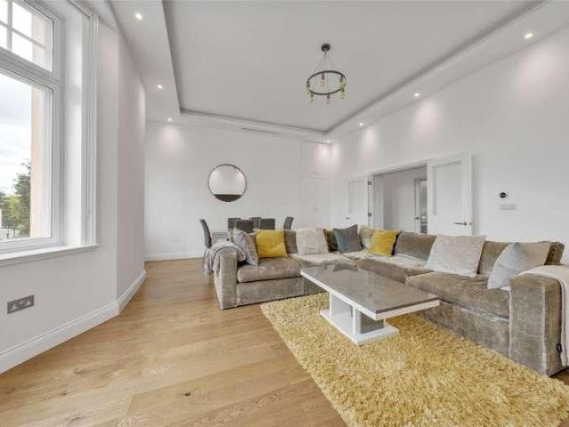 3 bed flat for sale