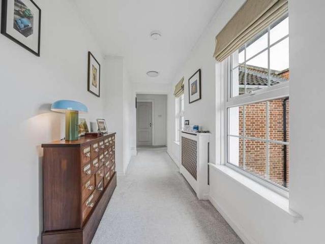 3 bed flat for sale