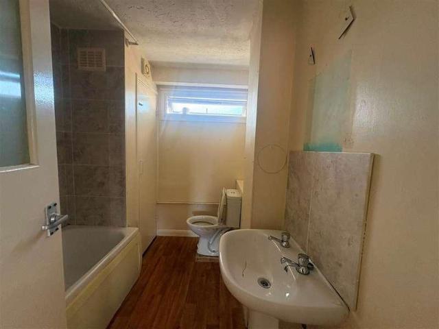 3 bed flat for sale