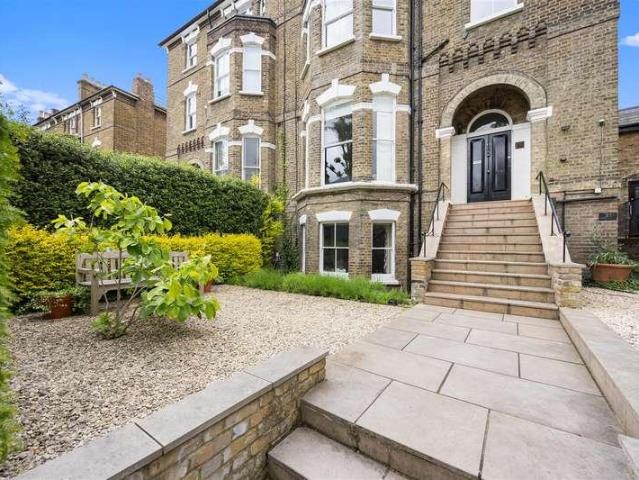 3 bed flat for sale