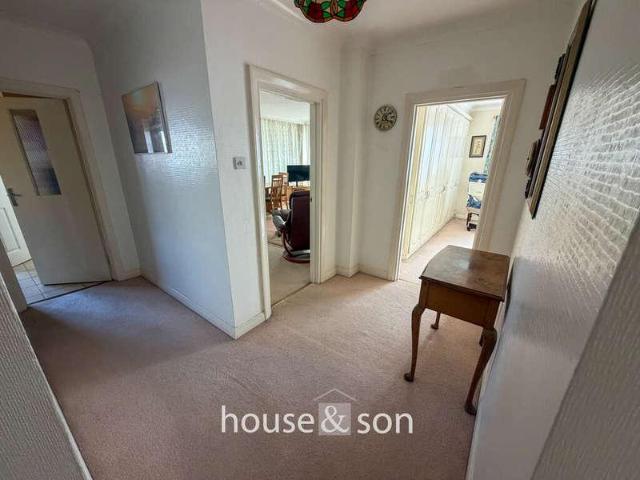 3 bed flat for sale