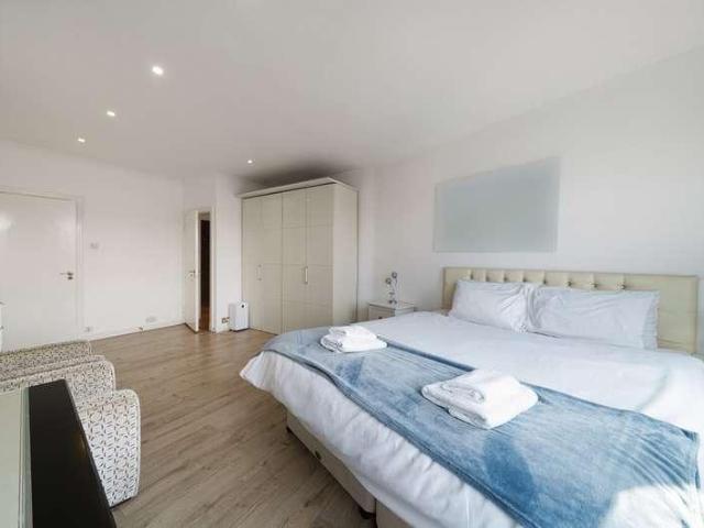 3 bed flat for sale