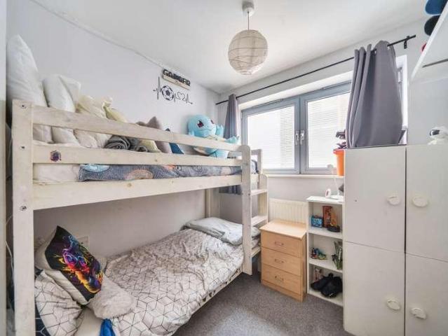 3 bed flat for sale