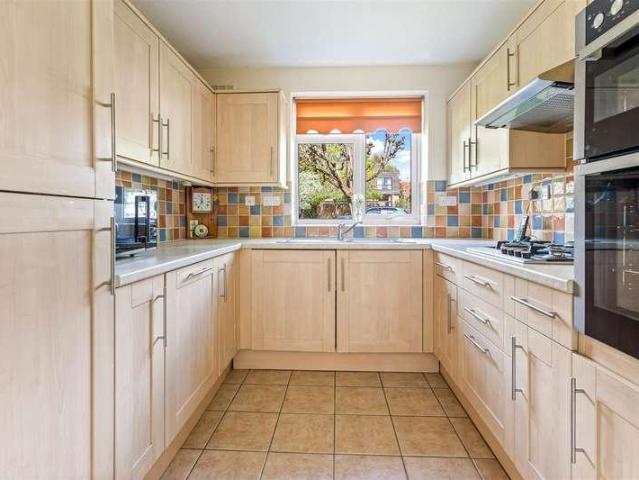 3 bed flat for sale
