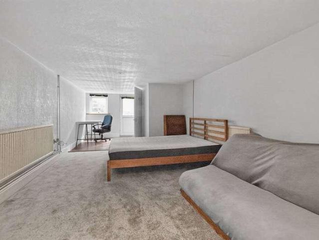 3 bed flat for sale