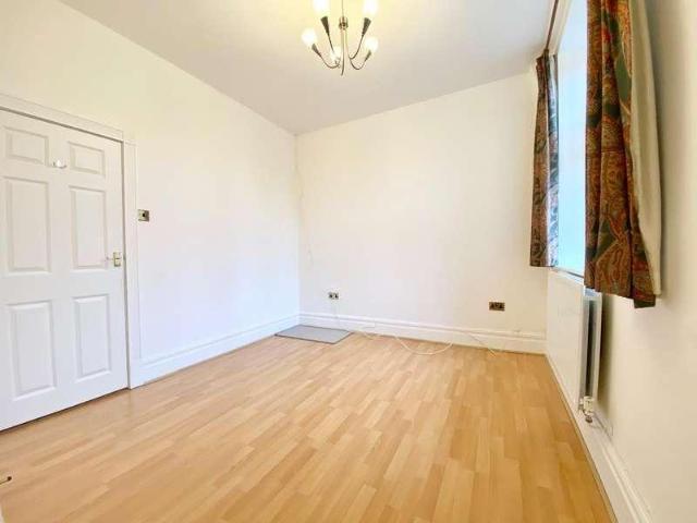 3 bed flat for sale