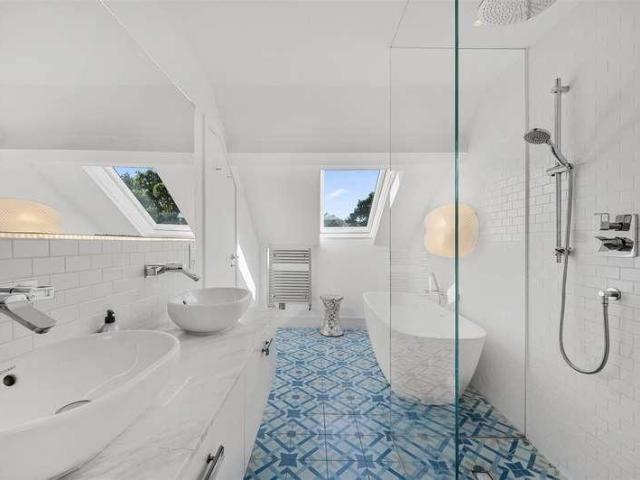 3 bed flat for sale