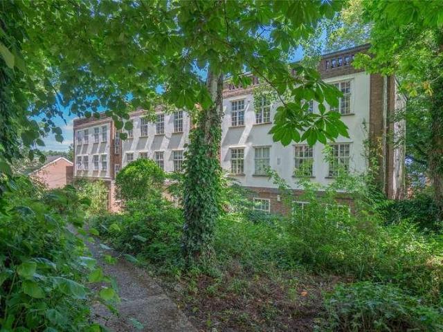 3 bed flat for sale