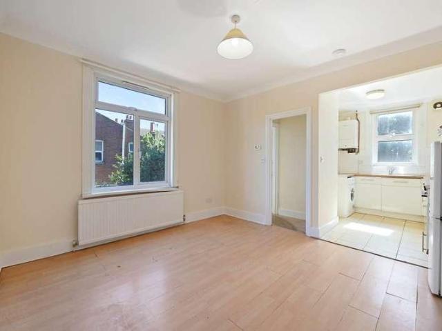 3 bed flat for sale