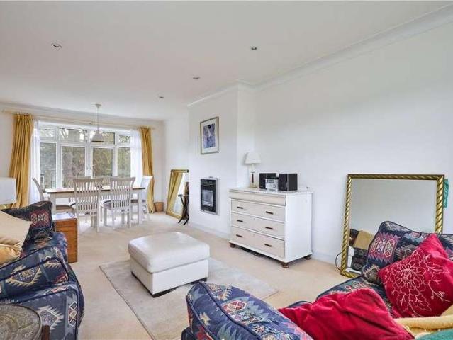 3 bed flat for sale