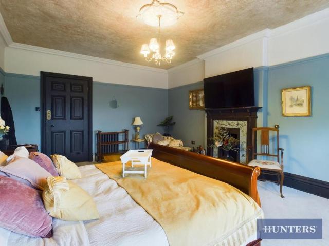 3 bed flat for sale