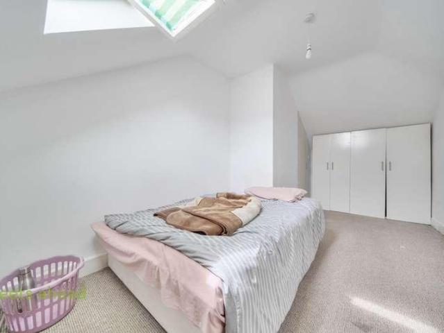 3 bed flat for sale