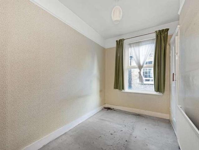 3 bed flat for sale