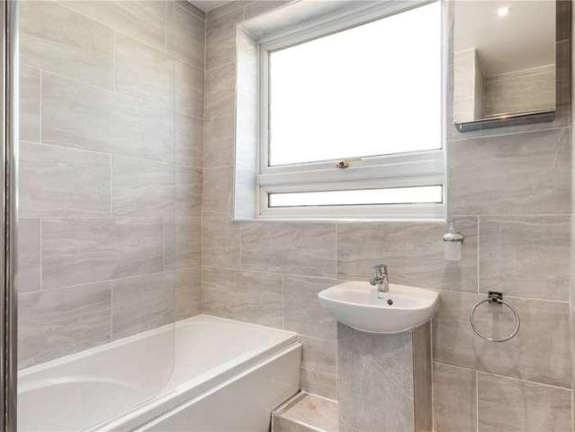 3 bed flat for sale