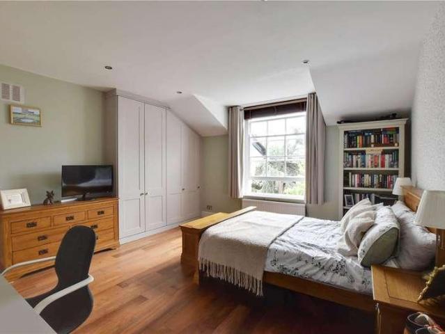 3 bed flat for sale