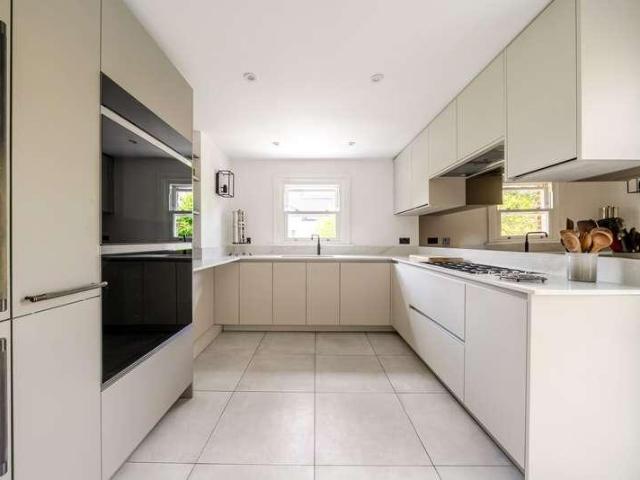 3 bed flat for sale