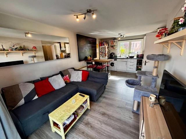 3 bed flat for sale